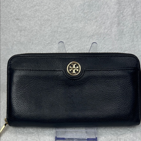 Tory Burch Handbags - Tory Burch Black Leather Zip Wallet